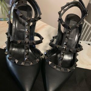 Valentino Noir Rockstud T-Strap Pump